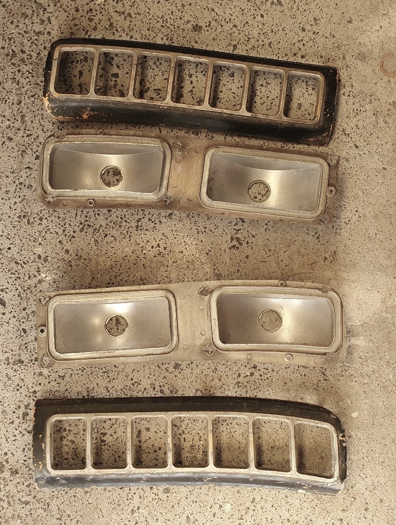 Chrysler_Valiant_Charger_tailight_housings_Pair_VH-VJ-VK-CL(2)