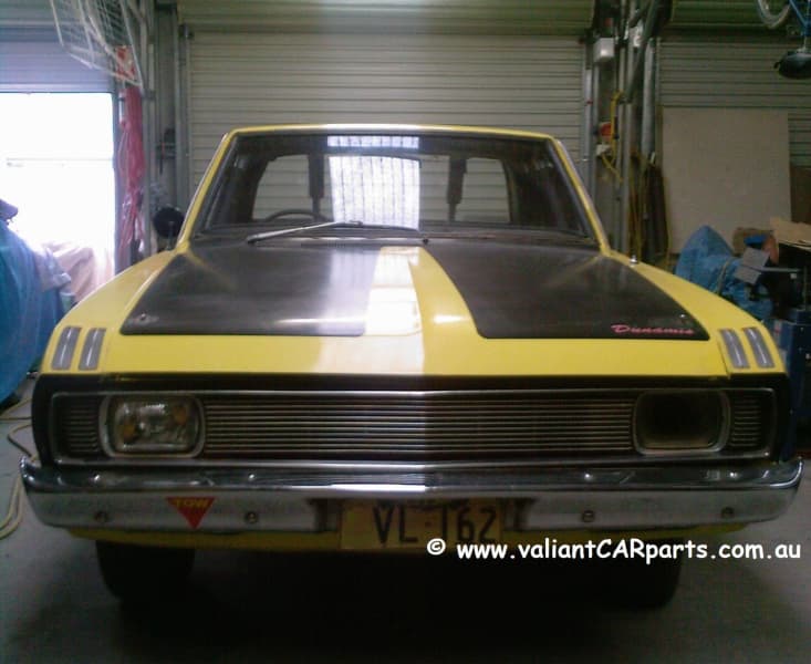 Chrysler_Valiant_VG_Grill_Assembly_1970_1971_-10