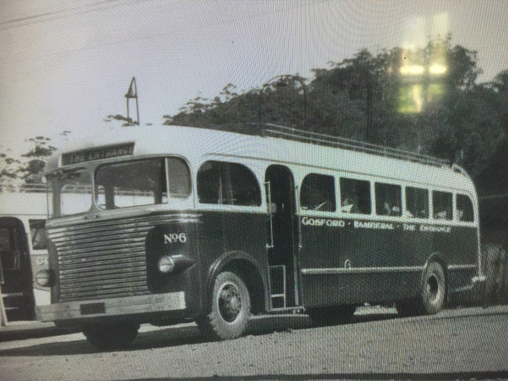Entrance_NSW_vintage_MACK_Bus_Number_6 Entrance_NSW_vintage_MACK_Bus_Number_6